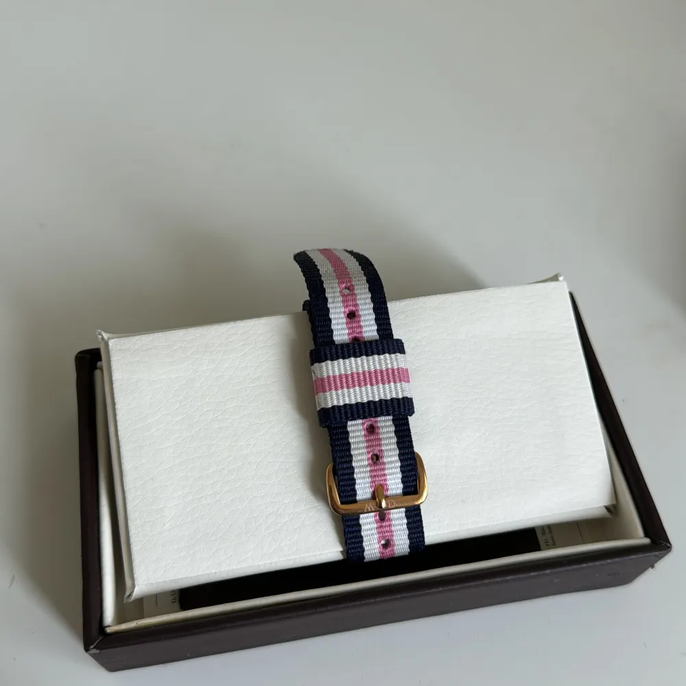 Daniel Wellington klocka modell Classic Southampton i roseguldđBatteriet Ă€r slut men superfint skick och endast anvĂ€nd ett fĂ„tal gĂ„nger! Nypris 1 799 kr, startpris 1000 kr men öppen för budgivning!. Asusteet.