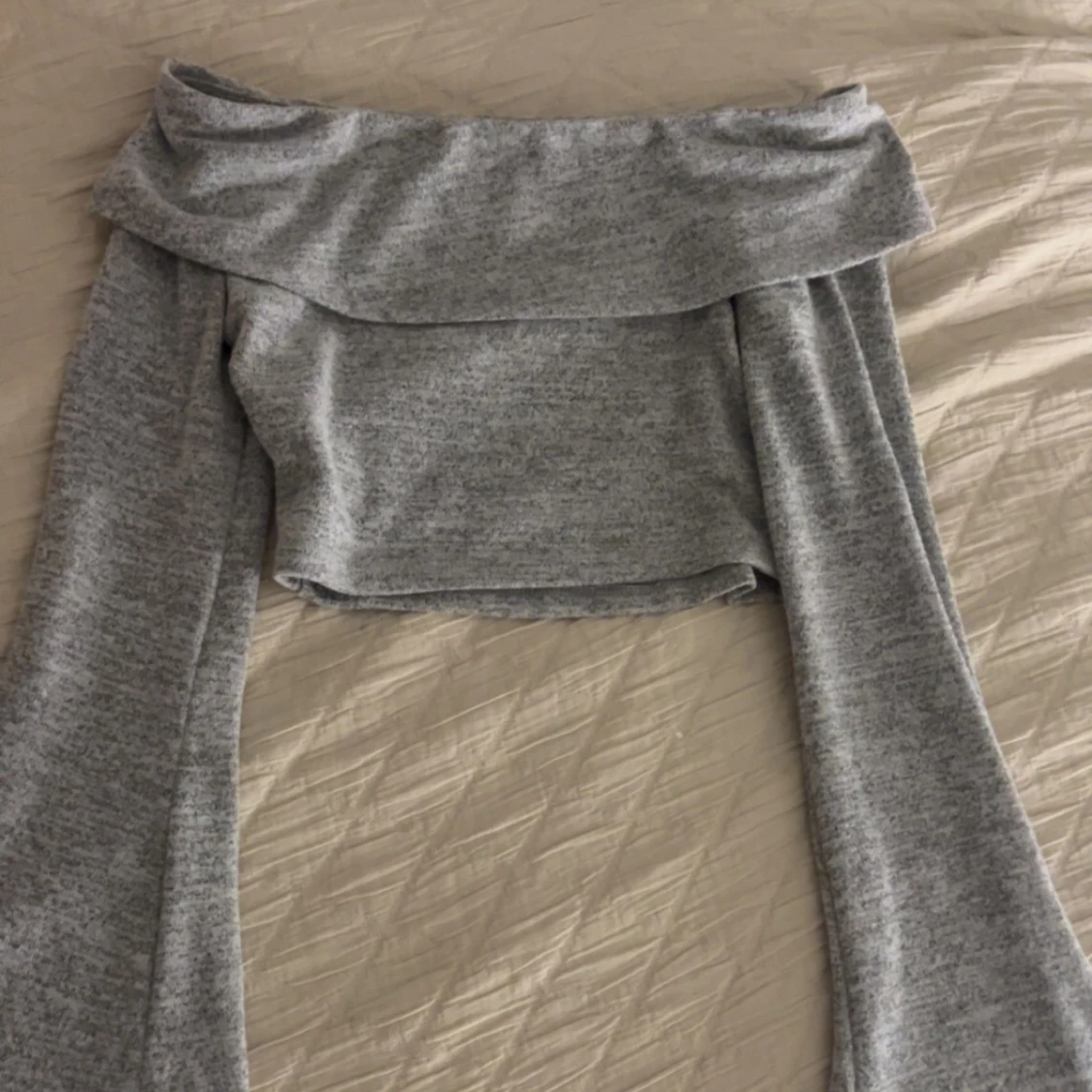 Grå off shoulder tröja - 91