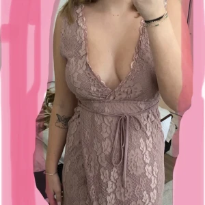 Balklänning spets  - Balklänning storlek 36. 300kr vid avhämtning 