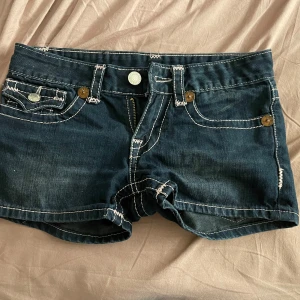 True Religion Jeans shorts - Säljer pga för små, inga skador eller nått. Skriv ifall de är något ni undrar!☺️