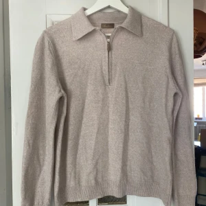 Merino half zip Stenströms  - Skön tröja, mjukt material och trevlig passform. Jag är 185 men den är lite kort på mig. Passar nog perfekt på nån som är 165-175 