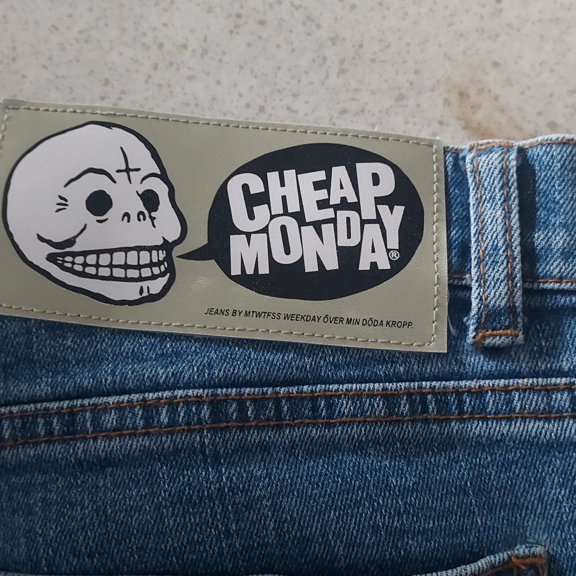 Blå jeans i storlek 28/32 - 93