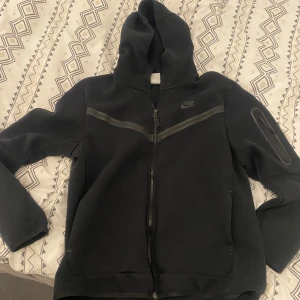 Nike tech - Svart Nike Tech St L bra skick
