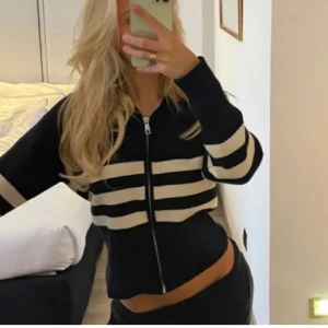 Kofta - Fin kofta som är mysig nu till hösten! Pris kan diskuteras💓 pris+ frakt 