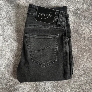 Jacob cohen 622 - Tja, säljer nu dessa sjukt feta Jacob Cohën jeans i den populära modellen 622! Dem är i nyskick och i storlek 30! Hör av dig vid funderingar!