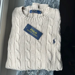 Ralph Laurent tröja - Säljer väldigt fin polo Ralph Laurent tröja i bra skick. Tveka inte på att höra av er vid flera frågor 