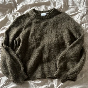 Stickad tröja - Mörk grön/brun stickad tröja från VILA