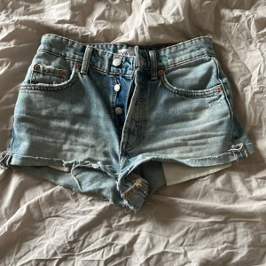 Zara shorts  - Zara shorts; mellan midja och bra passform