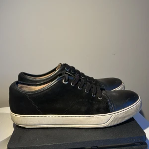 Lanvin 43 - Tja säljer dom här lanvin i storlek 43 dom har haft sina bättre dagar men går fortfarande att använda skicket är helt okej (är även uppe för byte)