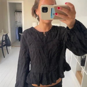 Zara blus!!❤️ - Så snygg svart blus