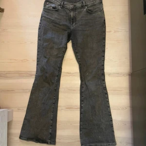 Black bootcut denim jeans - Strl 42 snabb affär