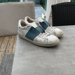 Valentino Open - Feta Valentino opens. Skicket avgör du själv. Kom med bud om inte priset passar. Tar gärna emot byten också! Självklart äkta skor. Mvh Moltas