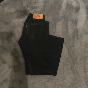 501 Levis  - Storlek:30:32 Bra skick skriv om ni vill ha mer bilder eller har frågor