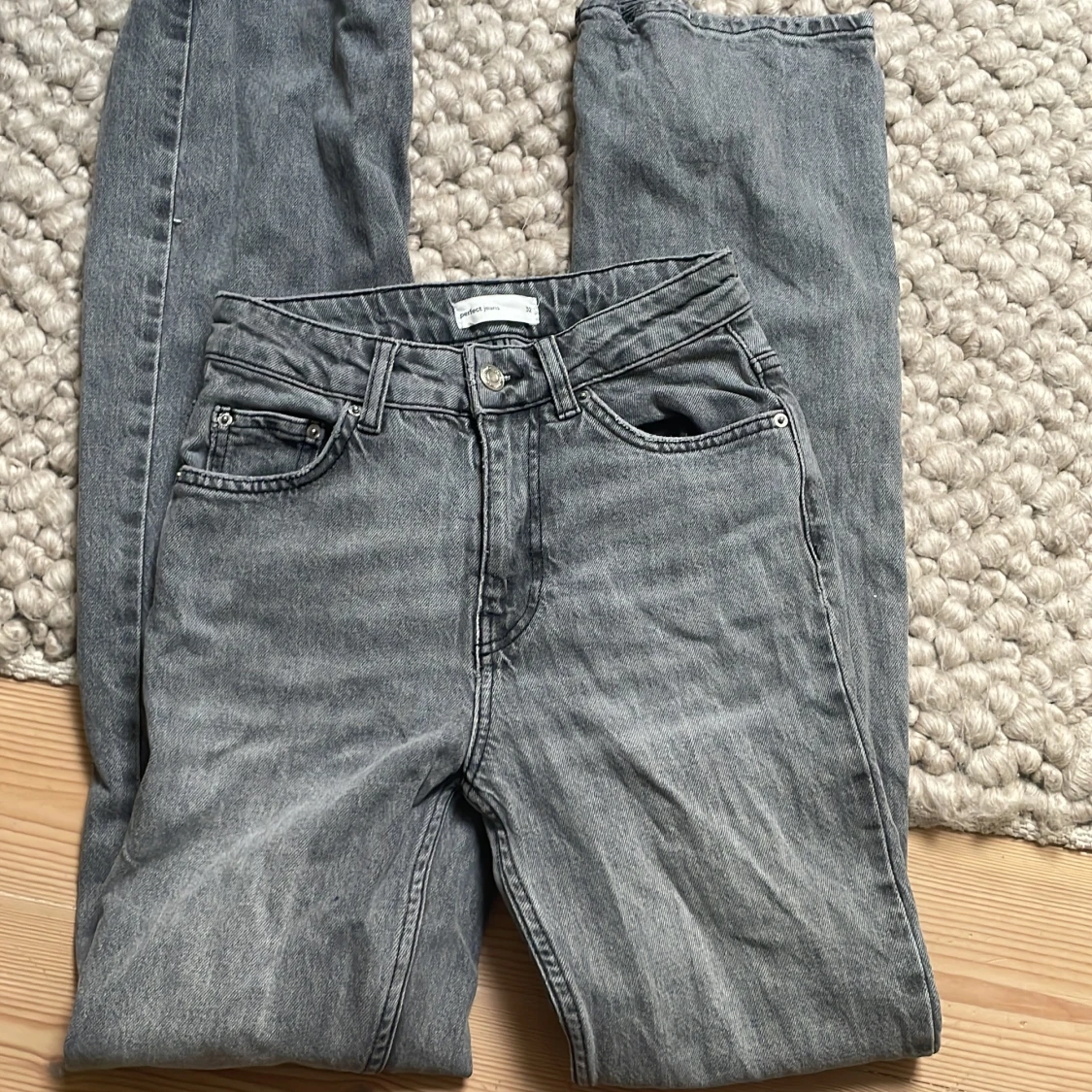 Grå jeans