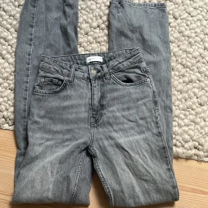 Grå jeans  - Sköna gråa jeans💗