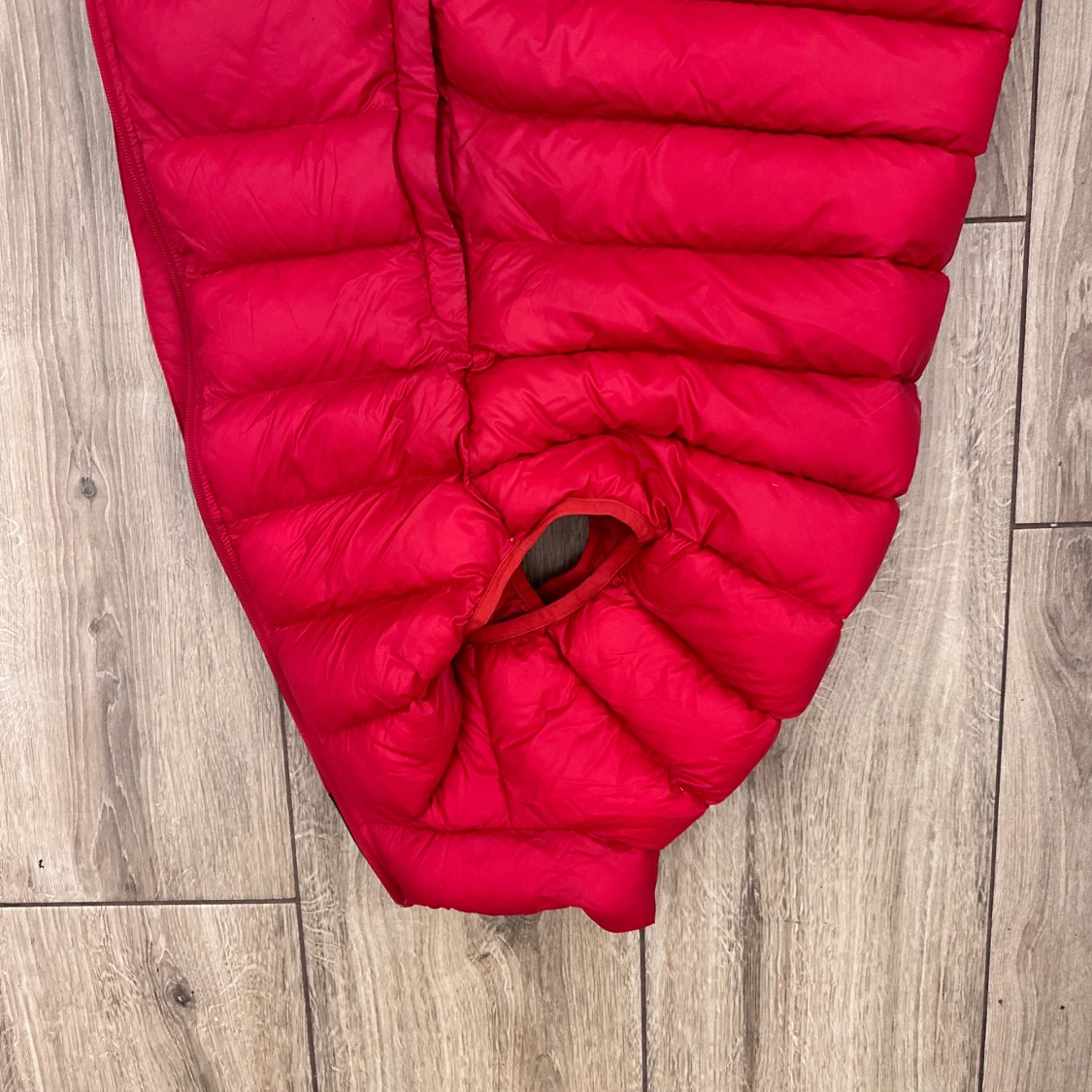 Röd dunjacka från Peak performance  - 1