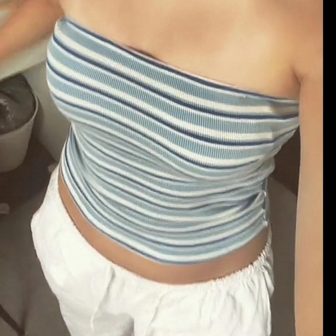 Randig tubtopp i blått och vitt