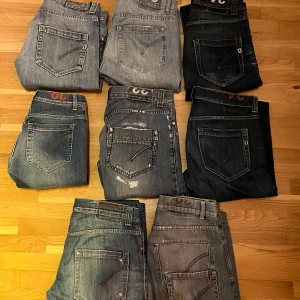 Dondup bulk 8 st - Dondup bulk i modellerna George/georg Emil och lucky. Priset blir 560kr st! Skicken är blandade från 7/10 - 10/10, w29-w34 just nu ute för dunder pris, hör av er vid frågar🙌
