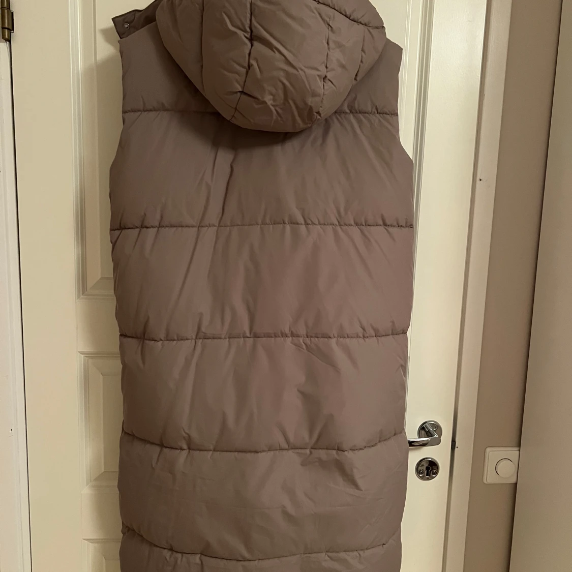 Beige dunväst från Amisu - 2