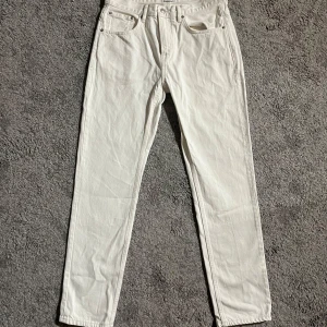 Byxor vita jeans - Har aldrig använt de då jag köpte fel storlek.