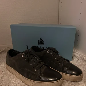 Lanvin - UK 7 EU 41.5-42.5 SKICK 7/10  SKOLÅDA MEDFÖLJER  LEVERANS INOM EN DAG 