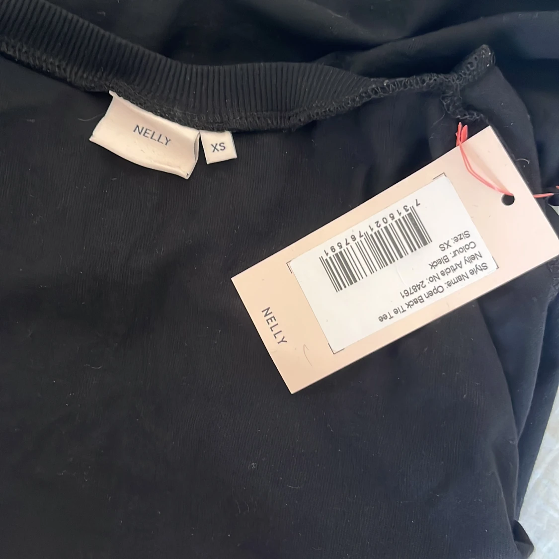 Svart croppad topp från Nelly - 2