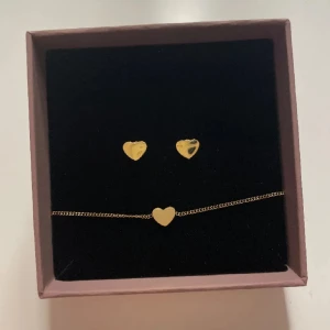 Edblad guldsmycken  - Guldsmycken från Edblad. Använda några fåtal gånger💕