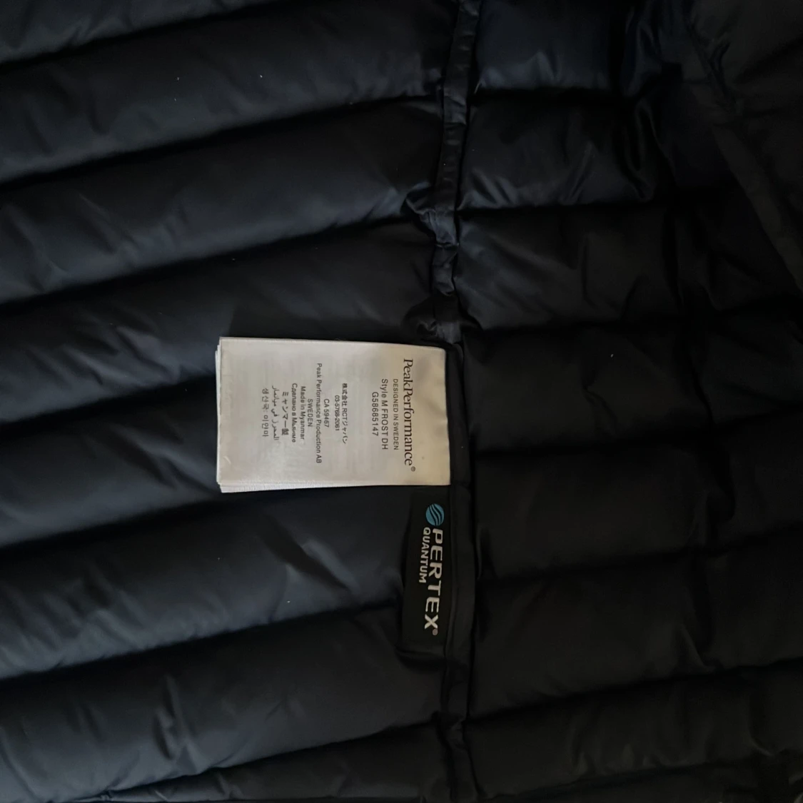 Mörkblå  dunjacka från Peak Performance - 2