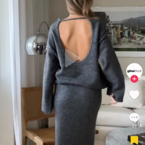 Gina tricot stickad - Säljer denna gina tricot stickade tröjan med öppen rygg som är helt slutsåld. Säljer i storlek XS. Pris 400kr MEN PRIS KAN DISKUTERAS