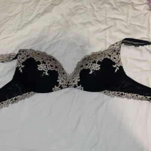 Intimismi bh  - Jätte bra stick har använt 2 gånger som en ny säljer för de va inte riktigt min storlek tyvärr 