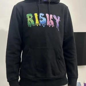 Risky Universe hoodie  - Riktigt snygg hoodie som tyvärr inte kommer till användning🙏