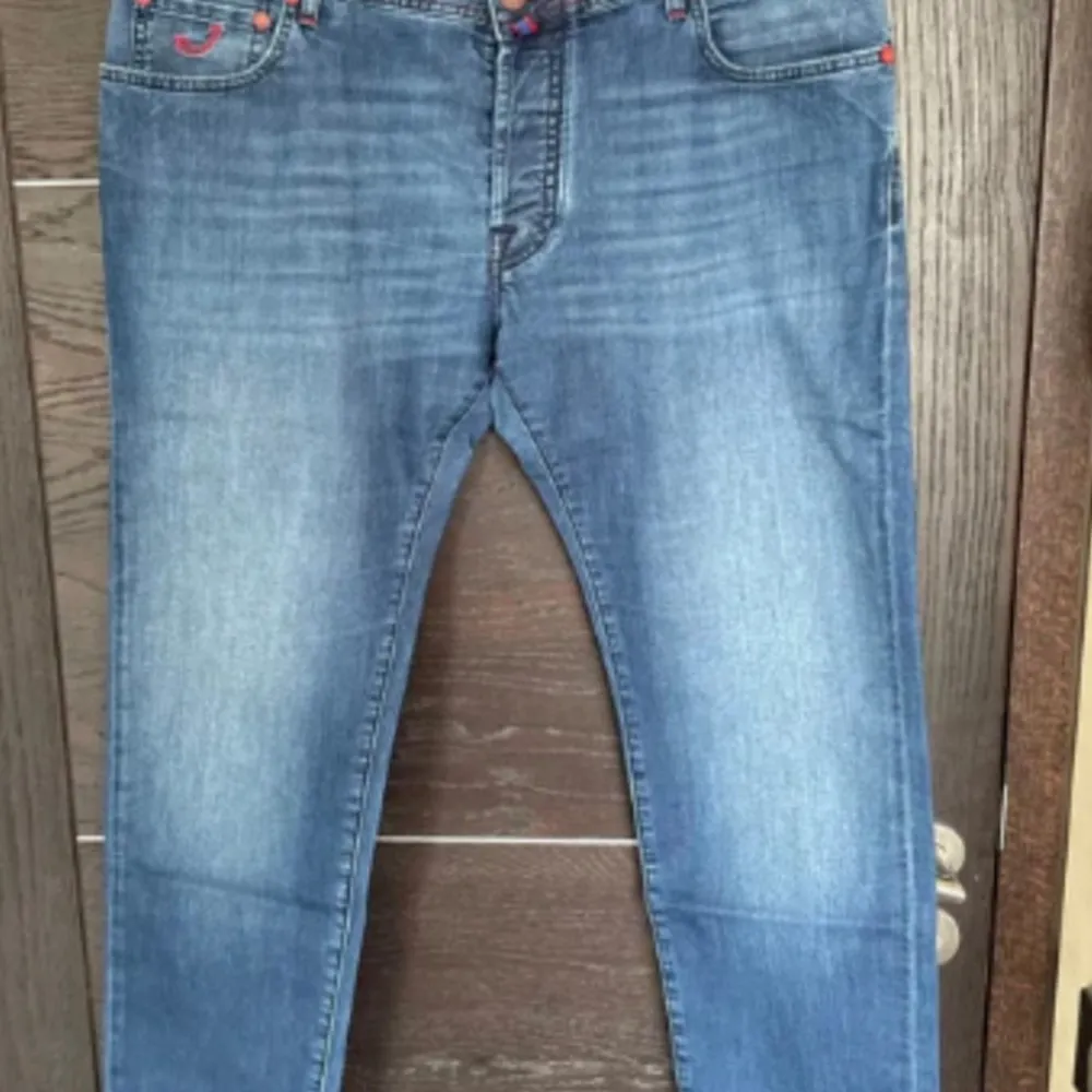 Storlek: 37 Skick 8/10 Nypris: 8000-10000kr Vårt pris: 1199kr Tveka inte att skriva om du har en fråga!😊. Jeans & Byxor.