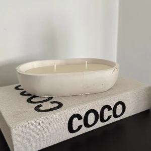 Handgjort ljus & skål  - Handgjort ljus och handgjord skål Säljs för 80kr