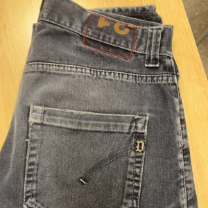 Dondup Jeans - Dondup Jeans | Skick 9/10 (Använd men inte slitna) | Size - 31/32 | Nypris - Ca 2-3000kr | Fraktar via PostNord eller InstaBox på köparens bekostnad | Hör av er vid frågor eller funderingar // Restock 