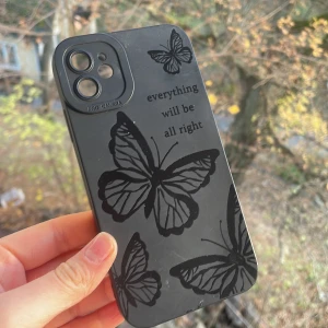 Mobil skal Iphone 12 - oanvänd🫶 Säljer för att jag aldrig använder den!😊❤️ Möts upp i stockholm🫨