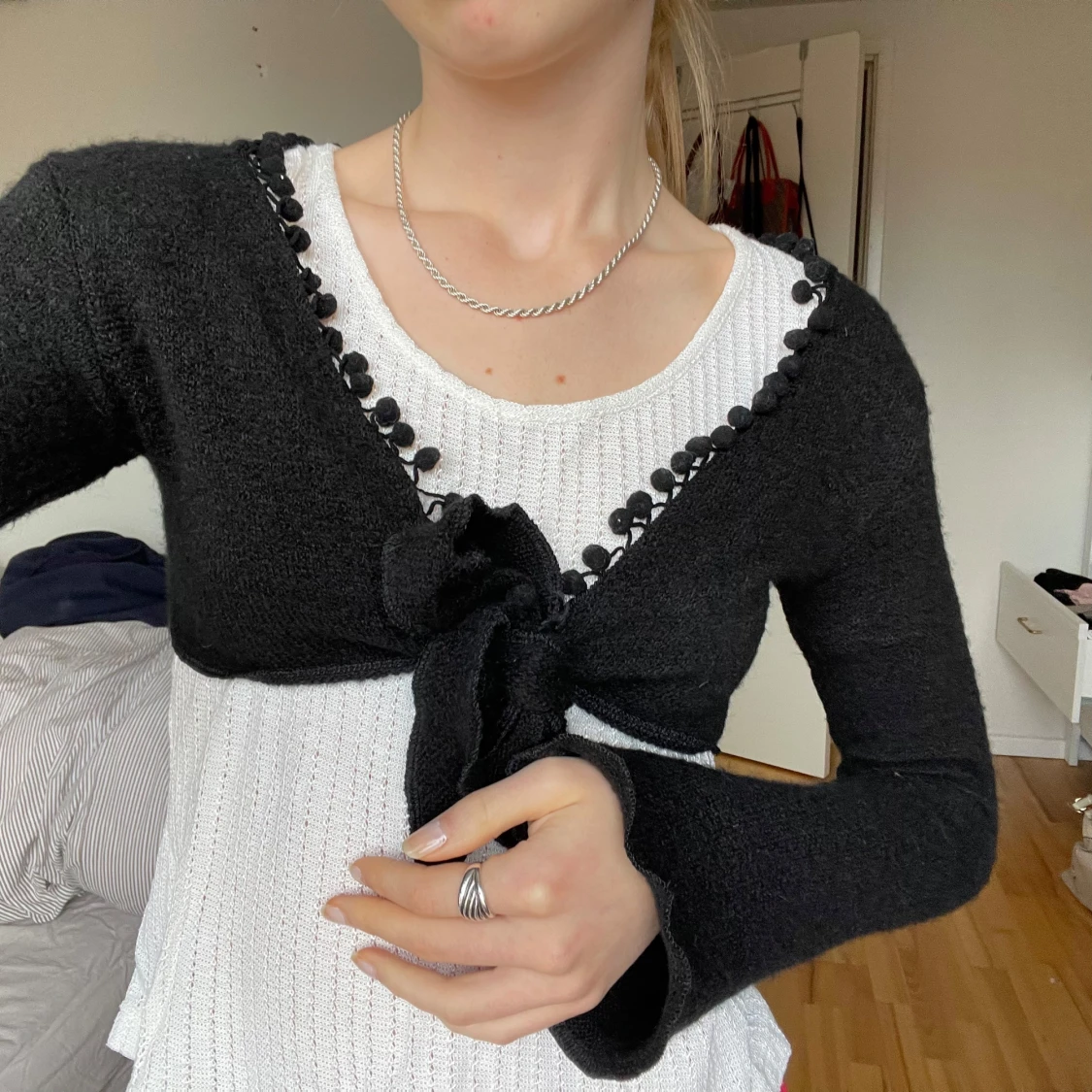 Svart bolerotopp från POIS