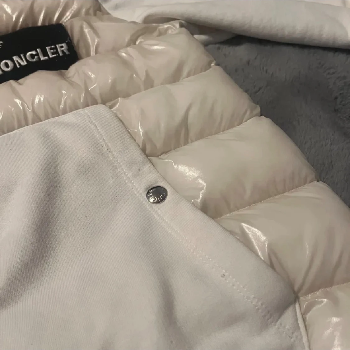 Moncler Cardigan - 93