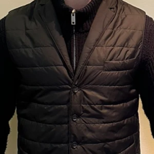 Morris väst - Säljer min väst från Morris Heritage som är nästan ny. Har använt den 5 gånger så nästan ny skick. Tveka inte på att höra av dig vid några funderingar.