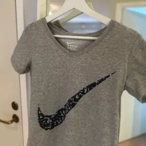 Tshirt från Nike, använd bara 1/2 gånger.