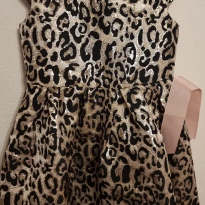 Klänning str 116 - Tjej Klänning 