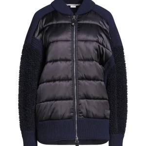 Stella Mcartney - Säljer min favorit jacka från Stella Mcartney, men behöver rensa min garderob🥲. Storlek 40 (IT) vilket motsvarar en S. Men oversized i modellen vilket jag tycker är så najs! Jag är 171 cm och så sitter den på mig. Nypris 600 euro. Bra skick🥰