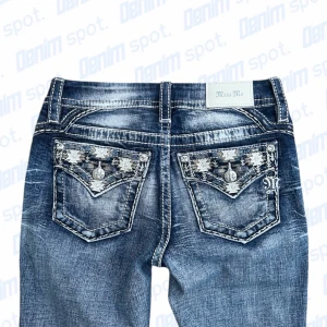 Missme bootcut jeans - Missme  jeans i bootcut passform• storlek W25 • Mått: Längd:102 cm • Innerbenslängd: 80cm • midja: 35cm • lårbredd: 23cm • Benöppning: 22cm • I nyskick bortsett från en tydlig fläck på vänster ficka ☺️