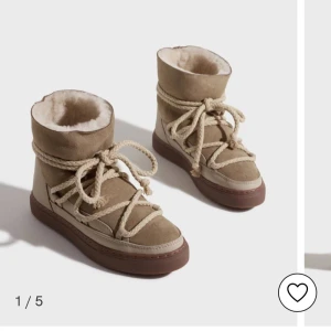 Inuikki - Jättefina o sköna inuikki skor, perfekt nu till vintern. Använde förra vintern därav det låga priset, men dom är fortfarande i väldigt gott skick! Nypris: 3000kr säljer för 1000