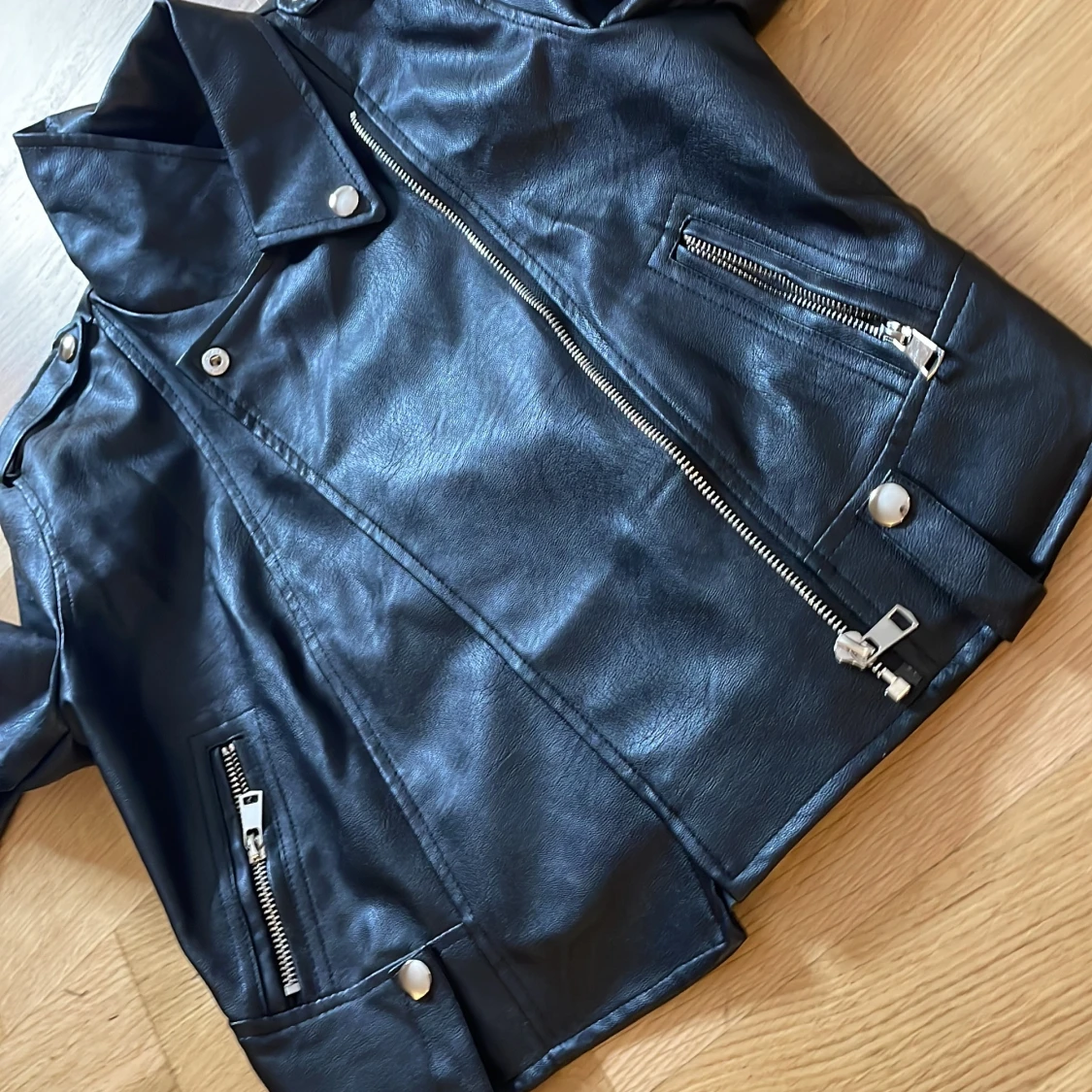 Svart läderjacka  - 91