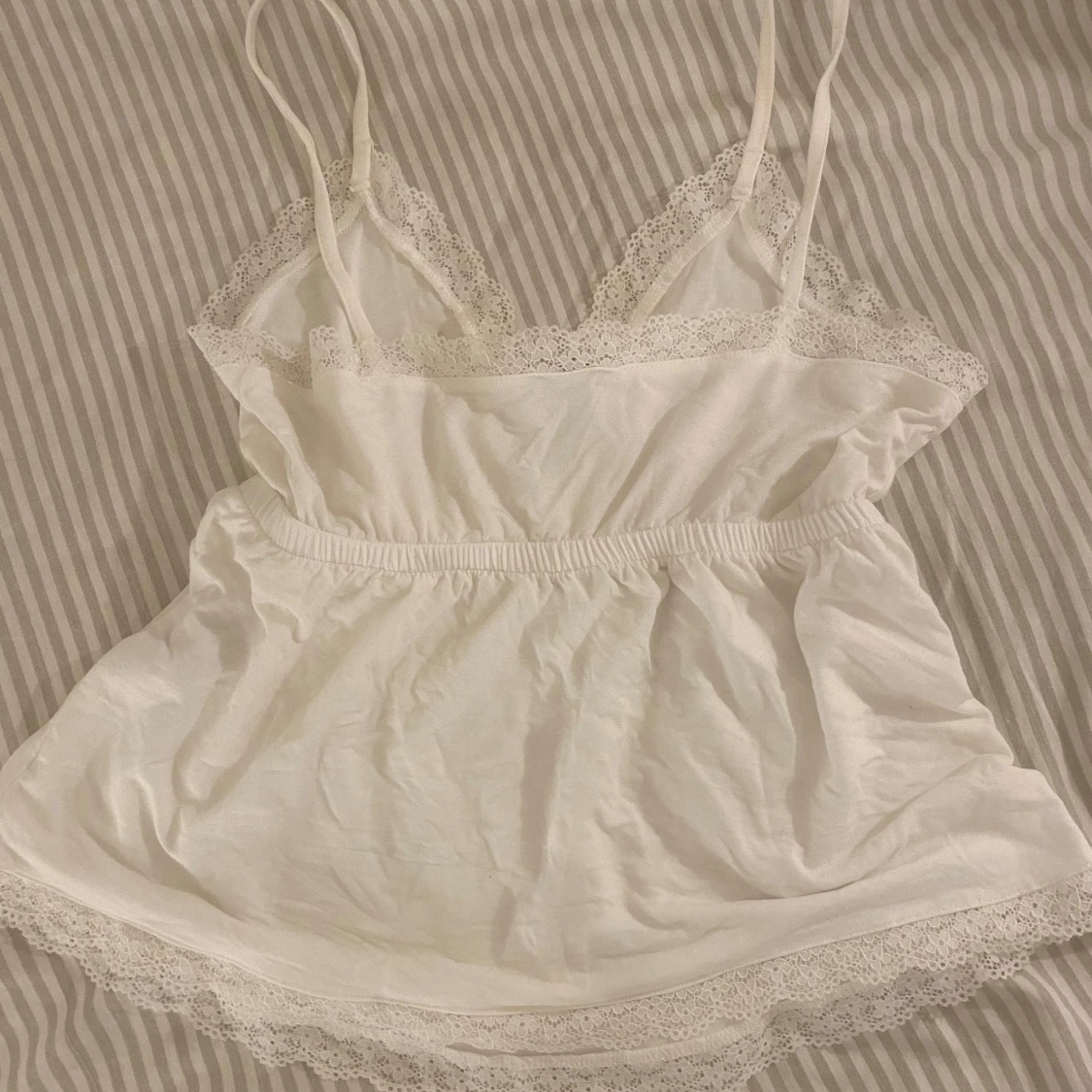 Vit spetslinne från Nelly - 91