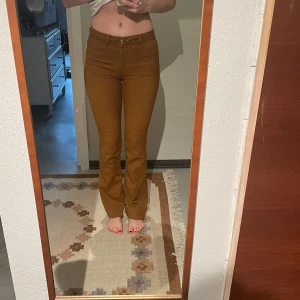 Bootcut jeans - Stretchigt material. 