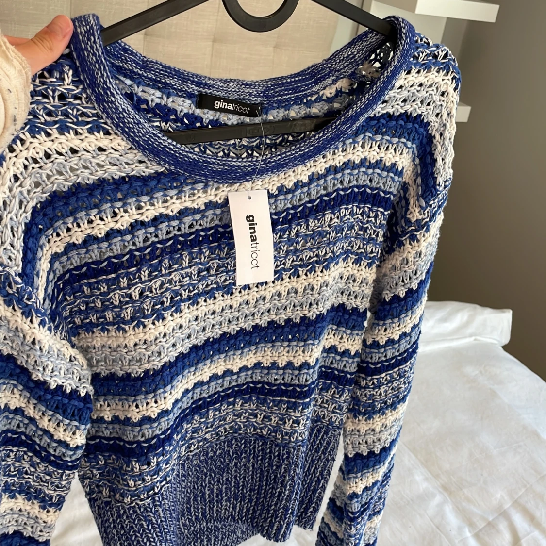 Blå randig stickad tröja! - 90