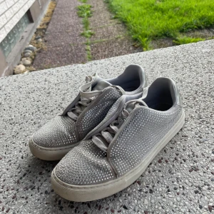 Glittriga skor  - Använt fåtal gånger❤️