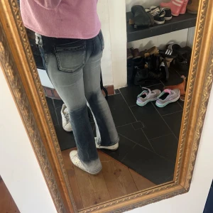 EMP jeans - Supercoola lågmidjade jeans från EMP, inga defekter, säljer då de inte passar mig så bra💞nypris 519kr