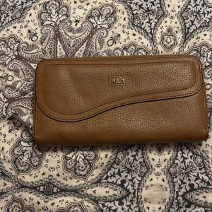 Stor damplånbok - Plånbok från Ralph Lauren med tygpåse i  nyskick.